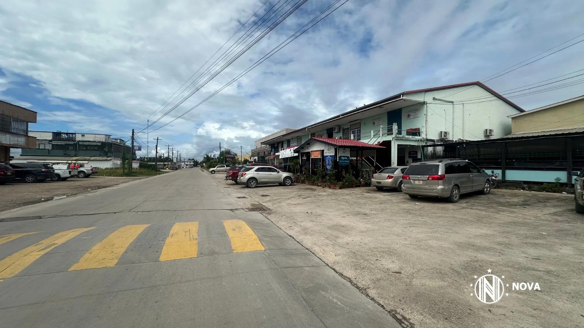 Commercial Building in Prime Location  - Photo 2